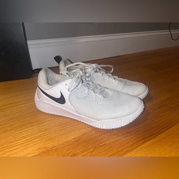 Nike Woman’s Volleyball Shoes - Picture 1 of 3